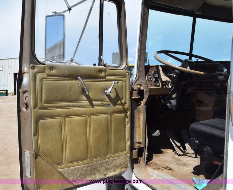 image for item J6657 1985 Mack water tanker truck