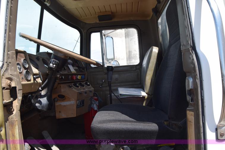 image for item J6657 1985 Mack water tanker truck