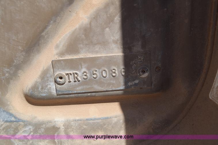 image for item J6657 1985 Mack water tanker truck