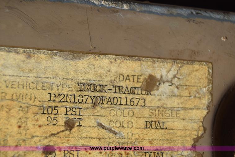 image for item J6657 1985 Mack water tanker truck