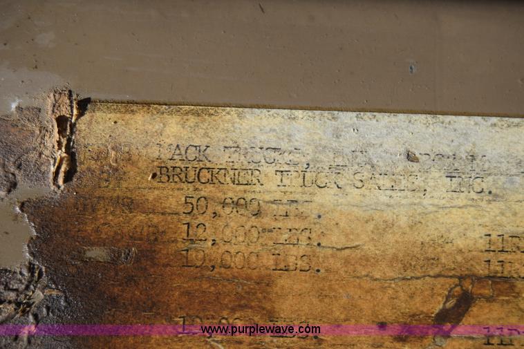 image for item J6657 1985 Mack water tanker truck