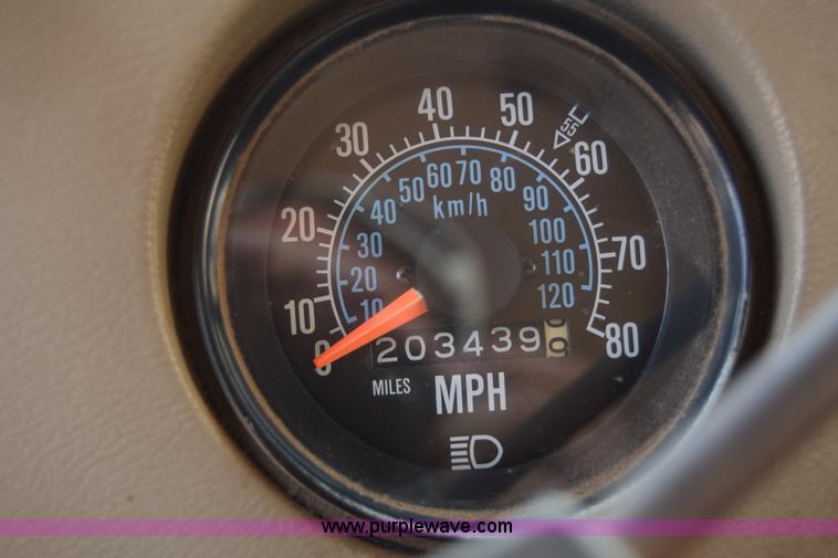 image for item J6657 1985 Mack water tanker truck