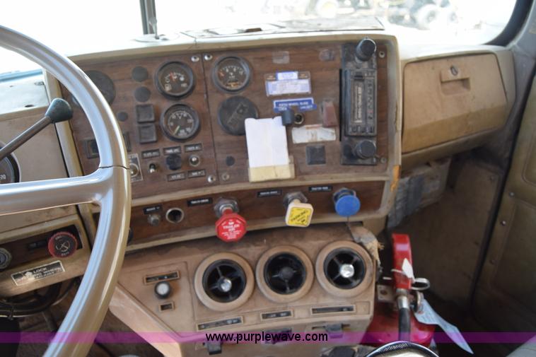 image for item J6657 1985 Mack water tanker truck