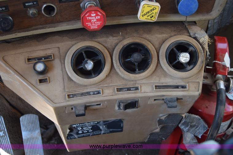 image for item J6657 1985 Mack water tanker truck