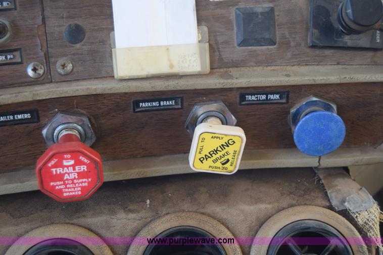 image for item J6657 1985 Mack water tanker truck