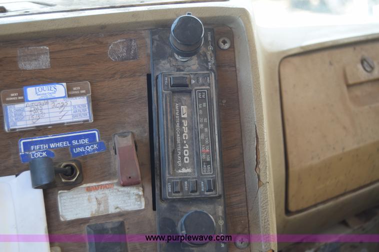 image for item J6657 1985 Mack water tanker truck