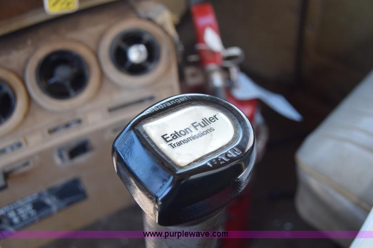 image for item J6657 1985 Mack water tanker truck