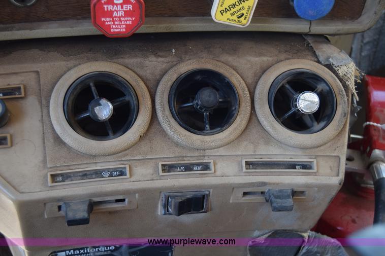 image for item J6657 1985 Mack water tanker truck