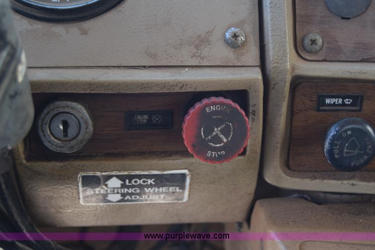 image for item J6657 1985 Mack water tanker truck