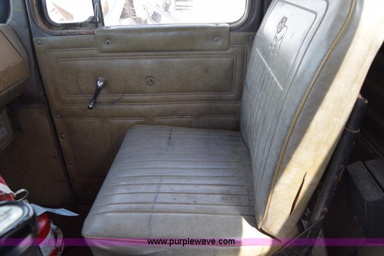 image for item J6657 1985 Mack water tanker truck