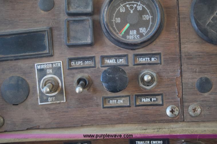 image for item J6657 1985 Mack water tanker truck