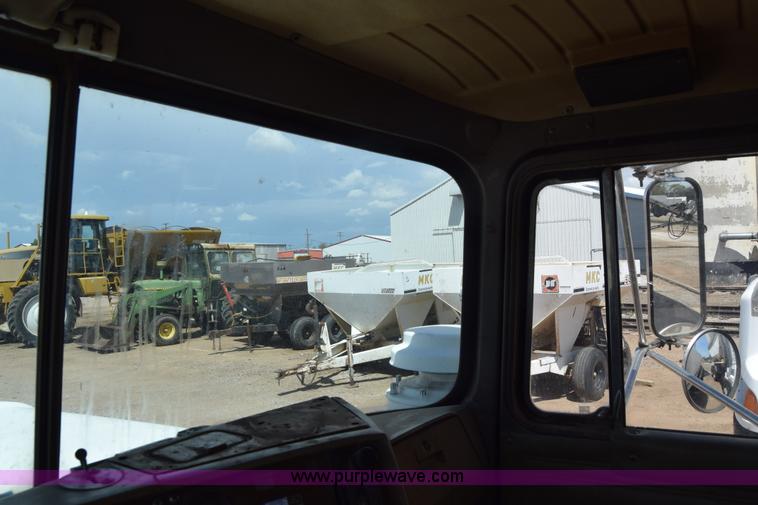 image for item J6657 1985 Mack water tanker truck