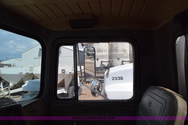 image for item J6657 1985 Mack water tanker truck