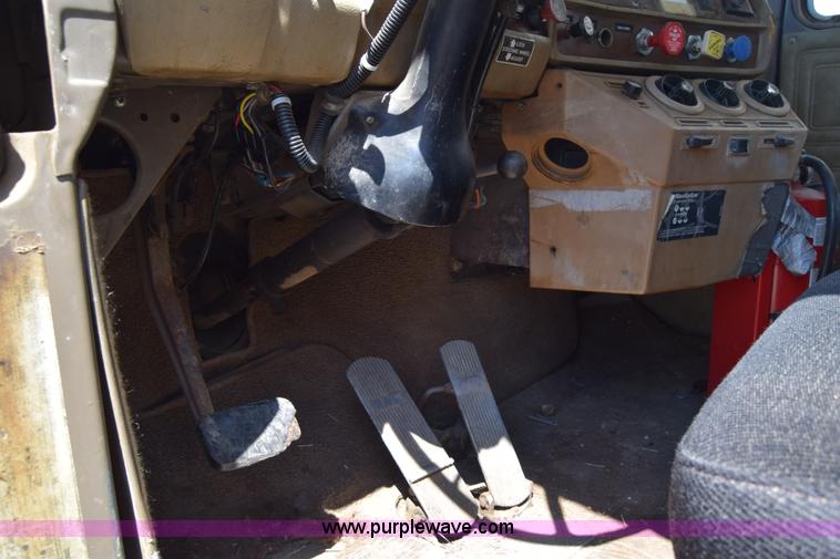 image for item J6657 1985 Mack water tanker truck