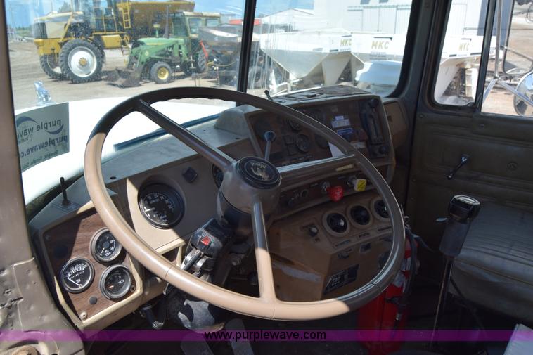 image for item J6657 1985 Mack water tanker truck