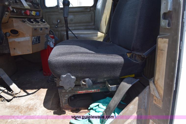 image for item J6657 1985 Mack water tanker truck