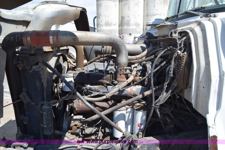 image for item J6657 1985 Mack water tanker truck