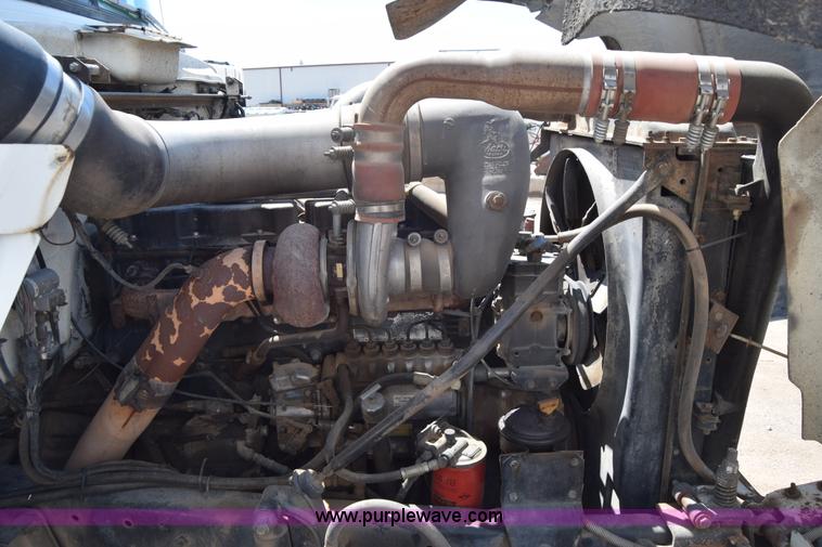 image for item J6657 1985 Mack water tanker truck