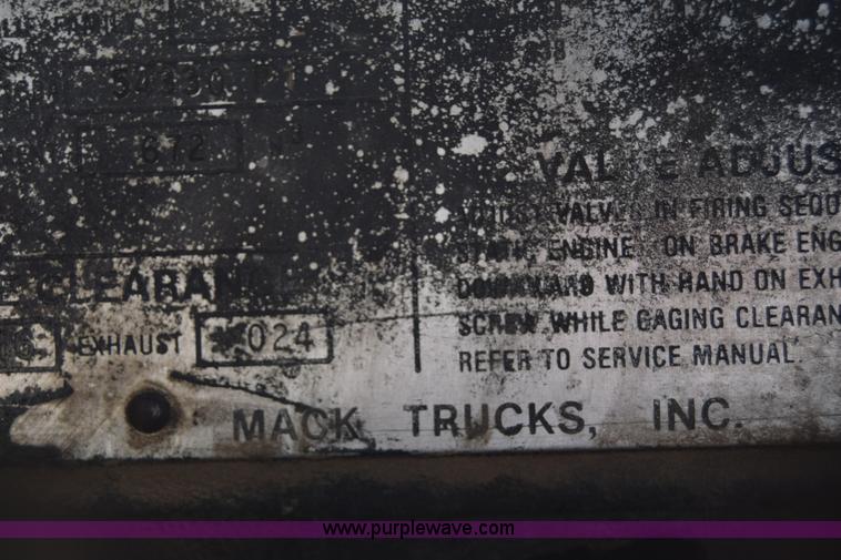 image for item J6657 1985 Mack water tanker truck