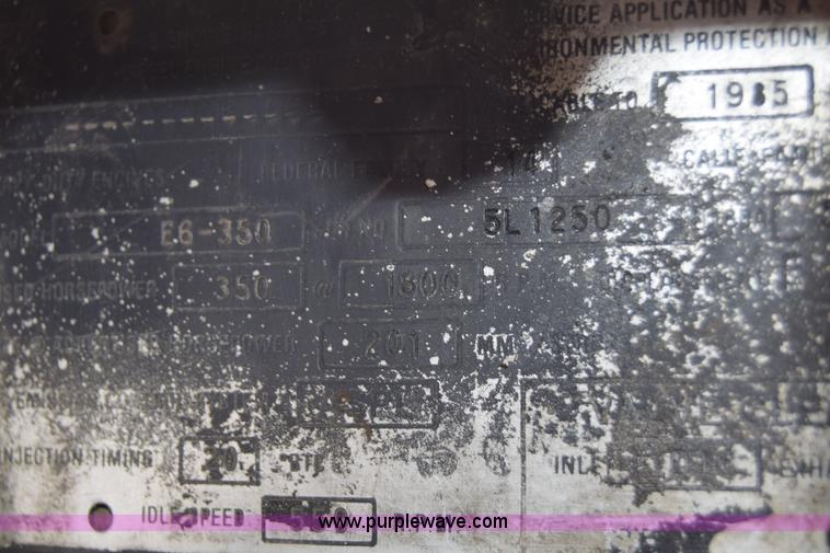 image for item J6657 1985 Mack water tanker truck