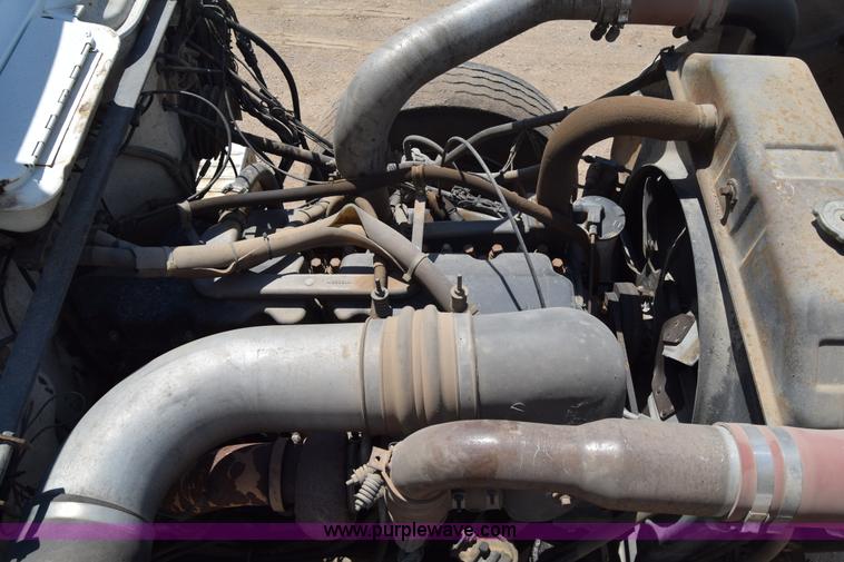 image for item J6657 1985 Mack water tanker truck