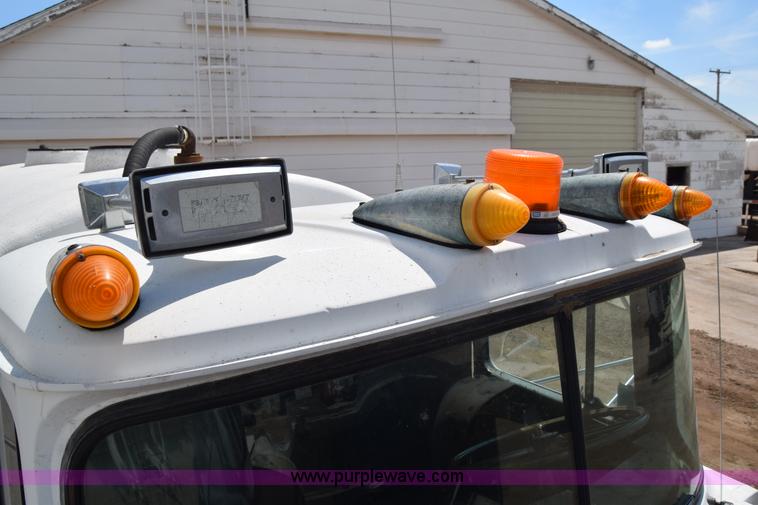 image for item J6657 1985 Mack water tanker truck