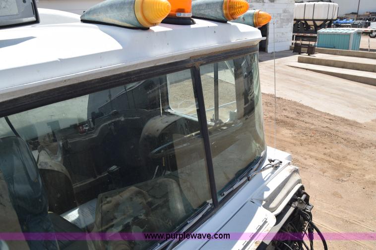 image for item J6657 1985 Mack water tanker truck