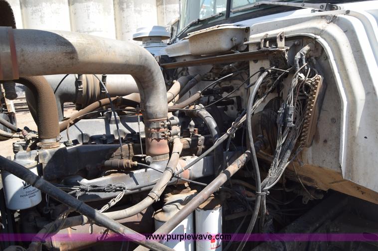 image for item J6657 1985 Mack water tanker truck