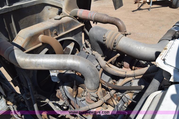 image for item J6657 1985 Mack water tanker truck