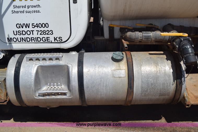 image for item J6657 1985 Mack water tanker truck