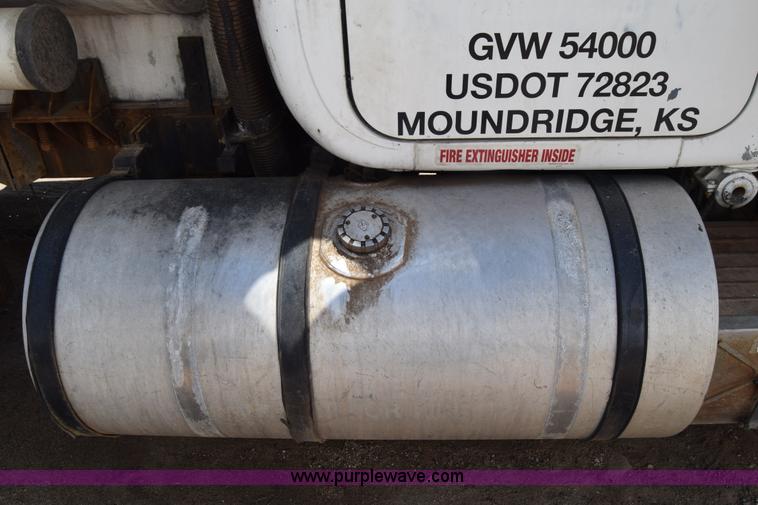 image for item J6657 1985 Mack water tanker truck