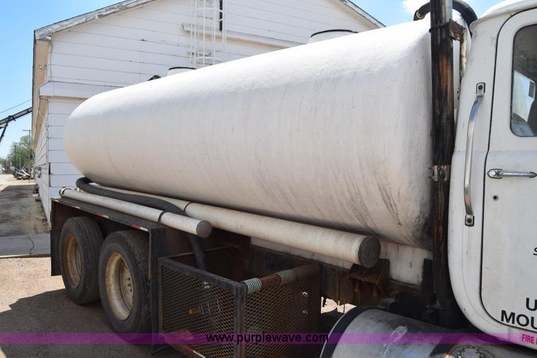 image for item J6657 1985 Mack water tanker truck