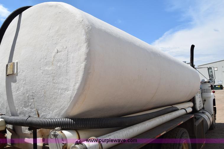 image for item J6657 1985 Mack water tanker truck