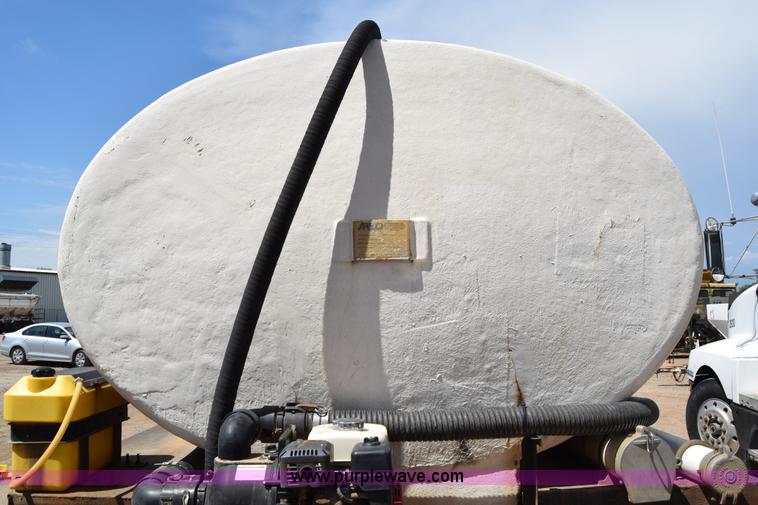 image for item J6657 1985 Mack water tanker truck