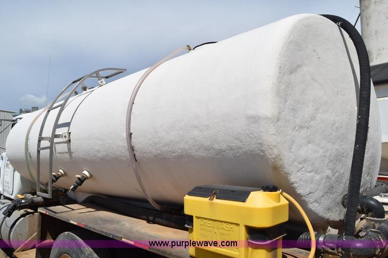 image for item J6657 1985 Mack water tanker truck