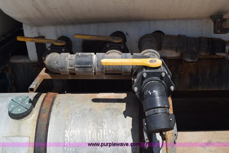 image for item J6657 1985 Mack water tanker truck