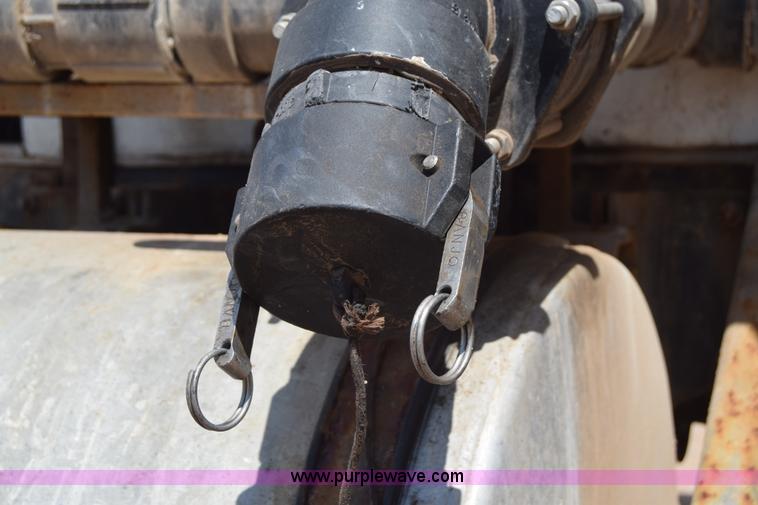 image for item J6657 1985 Mack water tanker truck