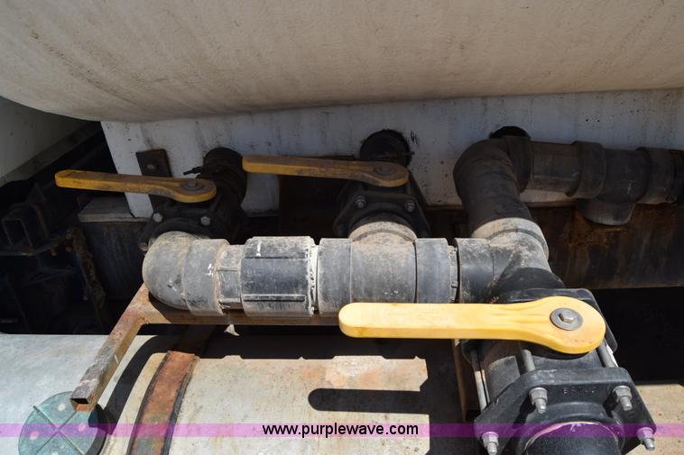 image for item J6657 1985 Mack water tanker truck