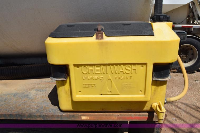 image for item J6657 1985 Mack water tanker truck