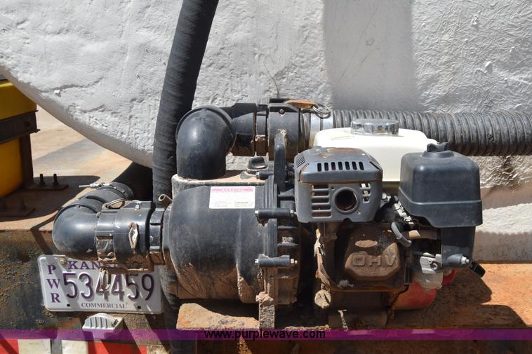 image for item J6657 1985 Mack water tanker truck