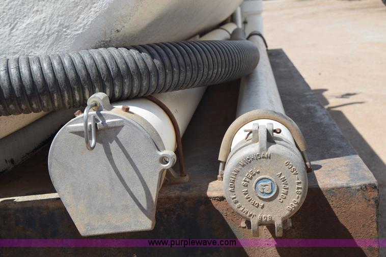 image for item J6657 1985 Mack water tanker truck