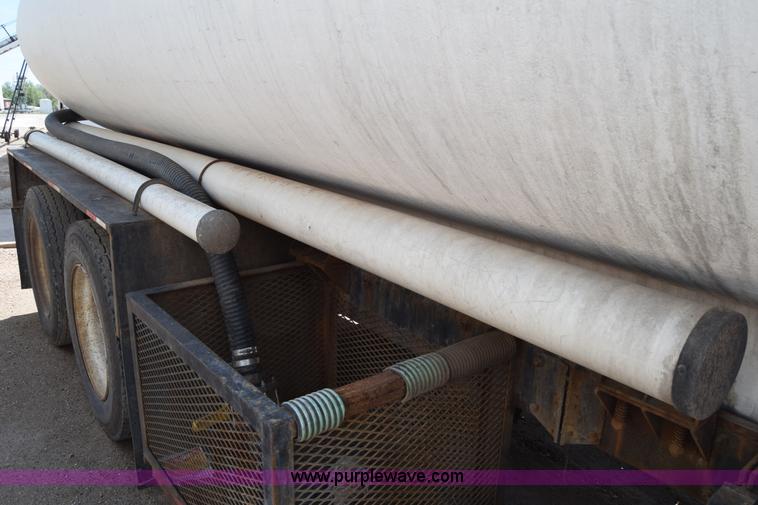 image for item J6657 1985 Mack water tanker truck