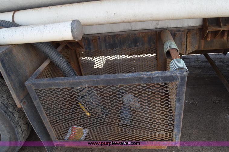 image for item J6657 1985 Mack water tanker truck