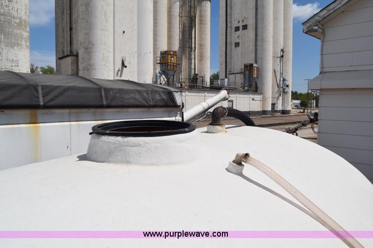 image for item J6657 1985 Mack water tanker truck