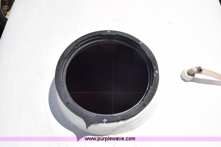 image for item J6657 1985 Mack water tanker truck