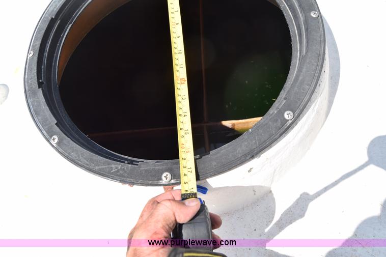 image for item J6657 1985 Mack water tanker truck