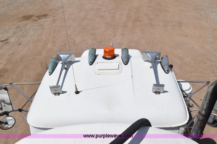 image for item J6657 1985 Mack water tanker truck