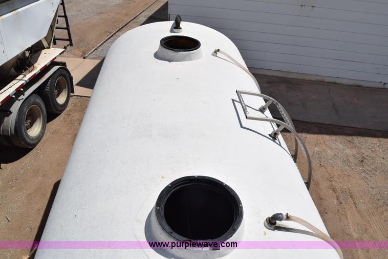 image for item J6657 1985 Mack water tanker truck