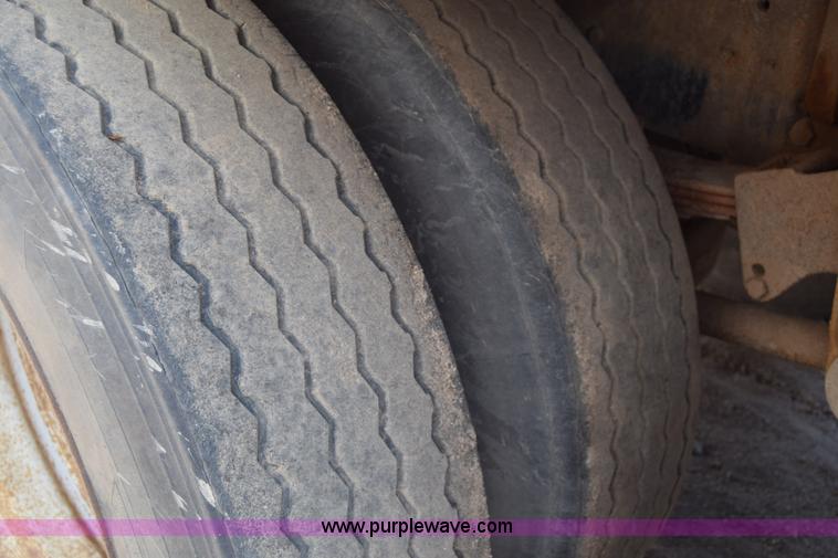 image for item J6657 1985 Mack water tanker truck