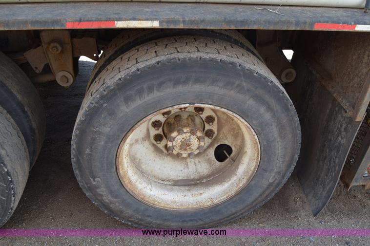 image for item J6657 1985 Mack water tanker truck